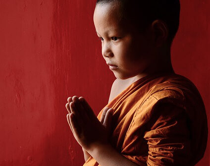 buddhist-monk-himalaya-haus